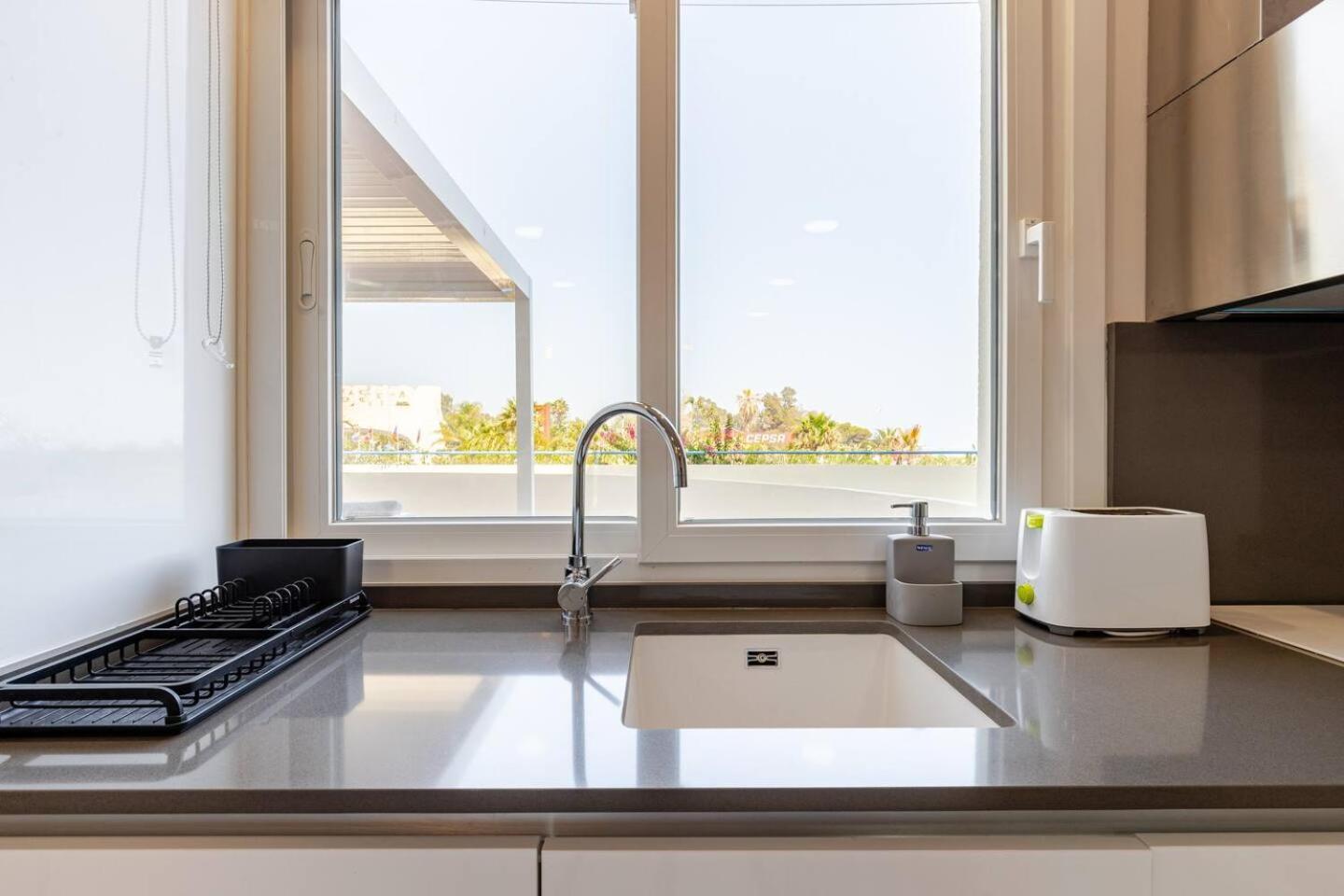 Apartamento En Banana Beach Junto Al Mar - Marbella Exterior photo